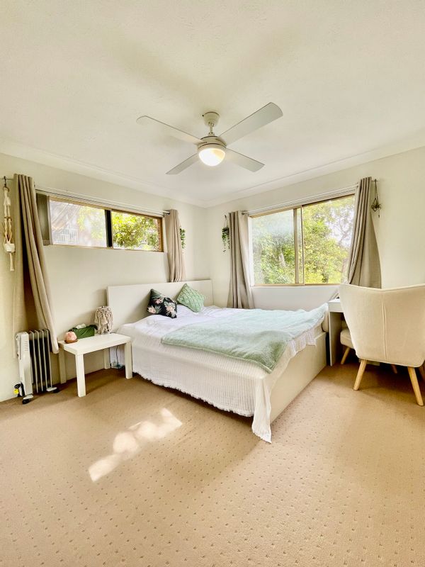 Spacious beachside apartment – quiet, green, 5min walk to beach