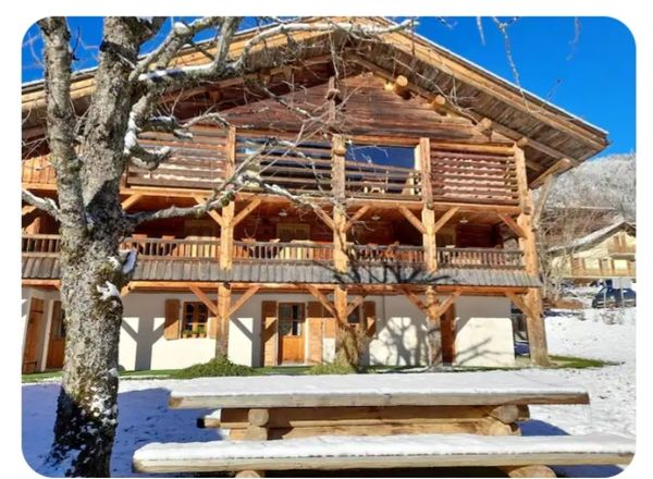 Appartement de charme dans un vieux chalet savoyard