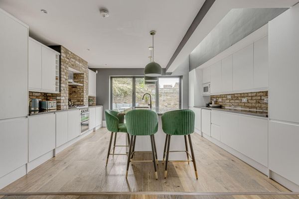 Bright private townhouse in Herne Hill (Zone 2, London)