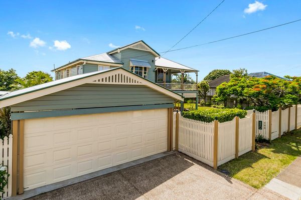 Rita's house - 2 Storey Queenslander character family friendly house.