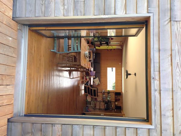 Jolie maison en bois dans un chouette village du centre Bretagne