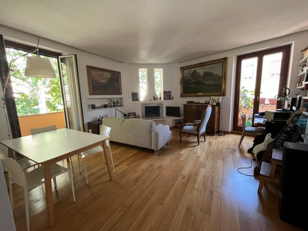 Top-floor apt with terrace