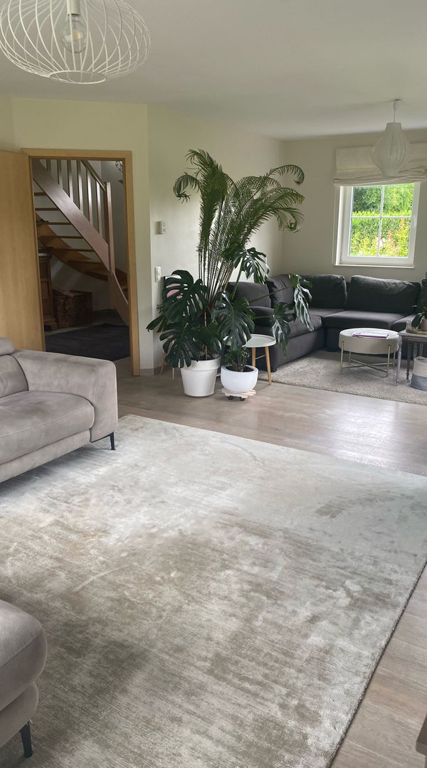 Maison à la campagne entourée d'un jardin fleuri et arboré au calme au Pays de Herve