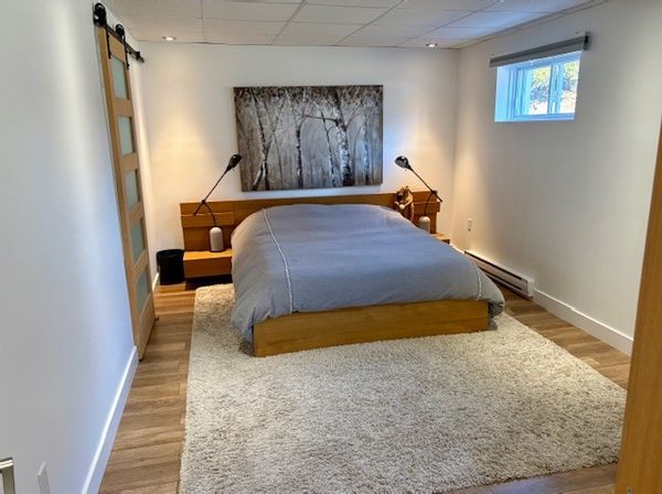 La chambre privée de Sylvie. Pour profiter de la ville et de la nature!