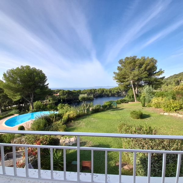 Saint-Raphaël, Cap Dramont - Vue mer, piscine, lac et forêt
