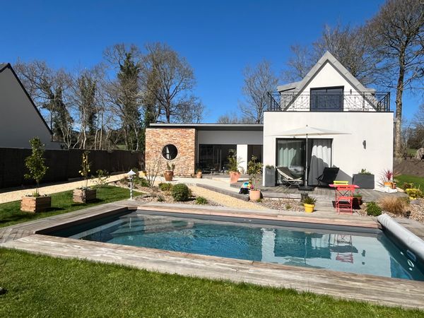La maison de Dominique
Près du centre ville de La Forêt Fouesnant et à 1km de la mer et du golf 18 trous en bord de mer