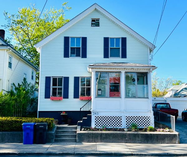 Sweet Edgewood Cottage walk to city park & village