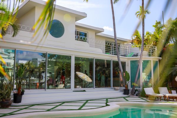 5bd Luxury Waterfront  art deco home in Miami Beach.