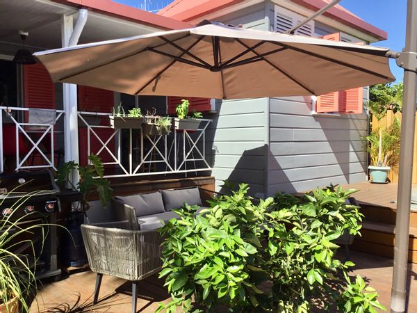 Maison de charme coloniale tout confort à l'entrée de Nouméa.