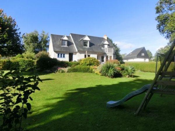 Huis in Le Val-Saint-Père, France