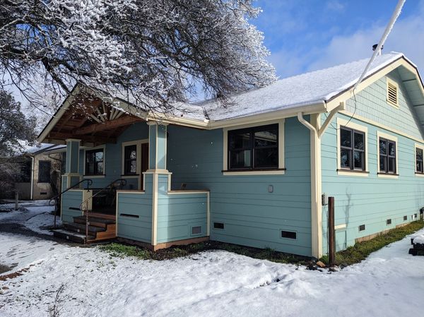 Private Room and Bath one hour from Yosemite National Park and close to public transportation