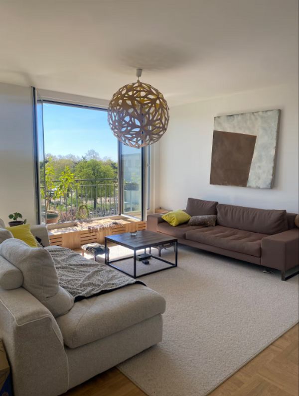 Paris' center within a ~15 minutes direct metro ride, fancy view on the Bois de Vincennes