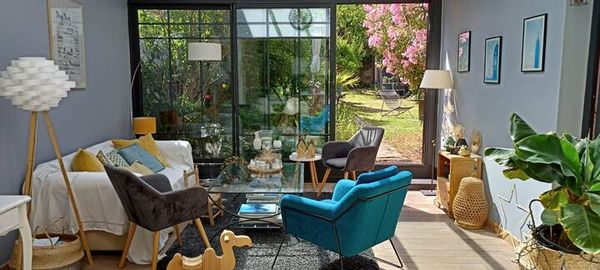 Maison de charme avec une véranda sur jardin aux portes de Lyon