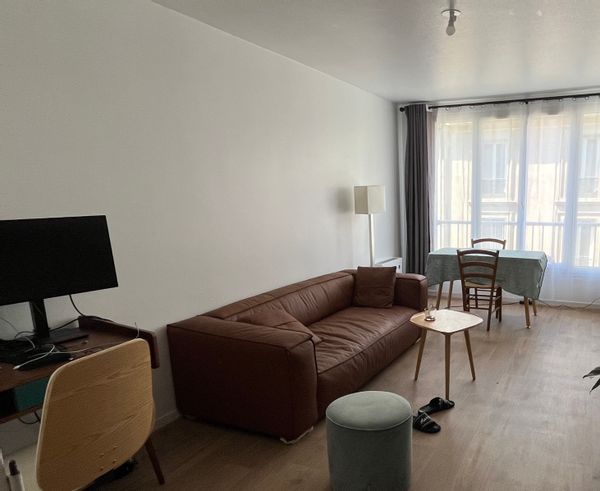 Lumineux 2 pièces métro Marcadet-Poissonniers (proche Montmartre)