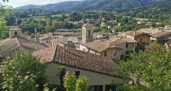 Grand studio au centre de Dieulefit