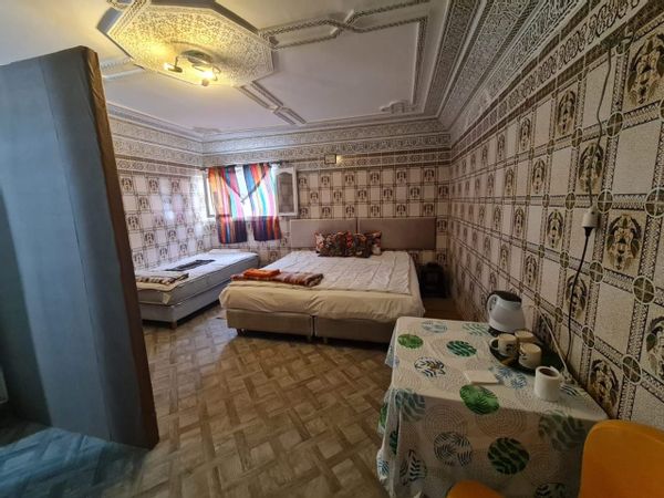 La chambre privée de El mostafa. Une super localisation au centre d agadir, proche de toutes les commodités.