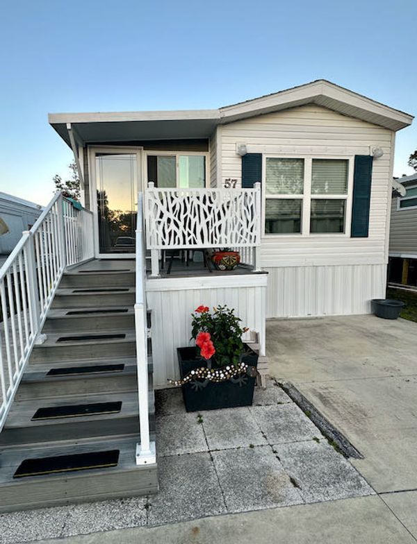 Resort cottage near funky town and famous beaches!