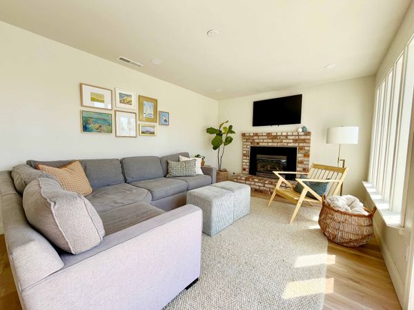Family-friendly home minutes from beautiful Santa Cruz beaches