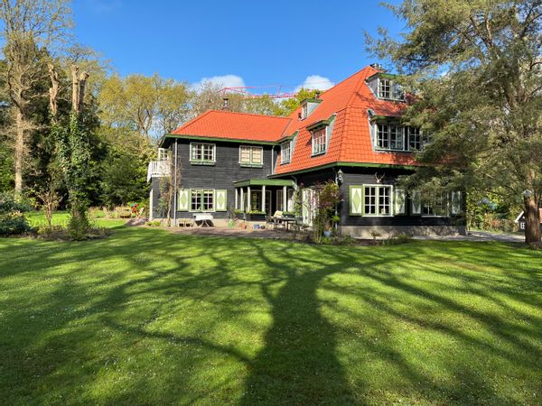 Charming villa in the forest close to the beach and Amsterdam/Haarlem