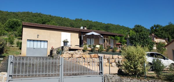 Maison au calme entre falaise et nature, à 30 minutes de Rocamadour
