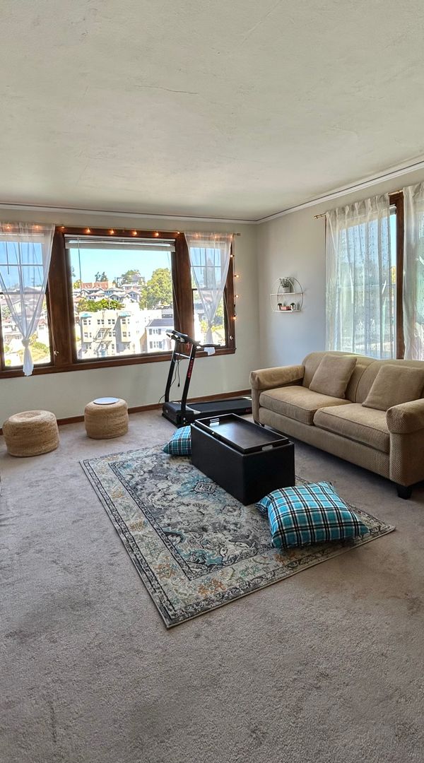 Ivy Hill Oakland Apartment