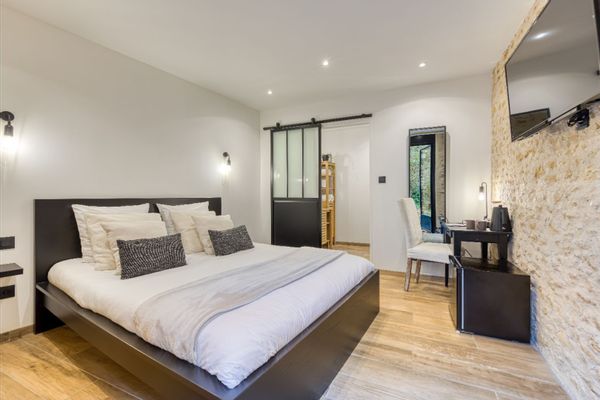 Chambre avec entrée indépendante et salle d'eau privé