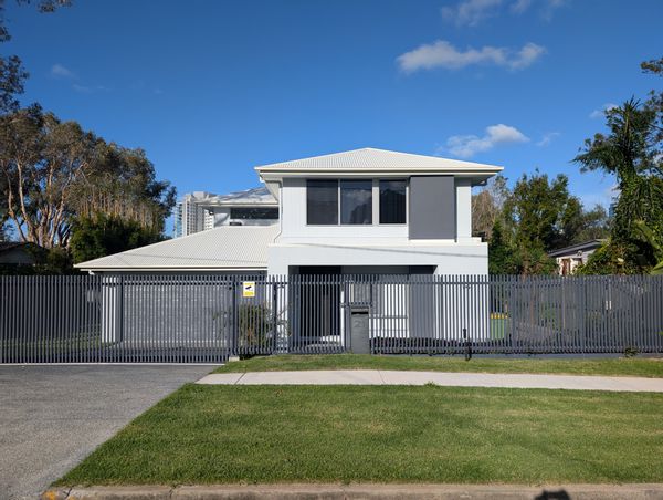 Modern comfortable child friendly close to the water