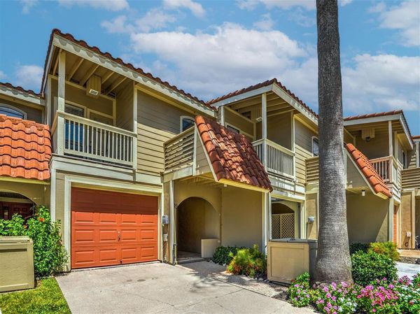 Charming townhome on Lake Como in the quiet west end of Galveston Island
