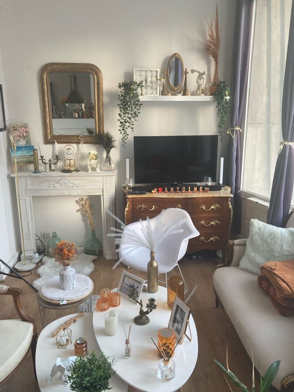 Appartement spacieux de 55m² donc un séjour de 35m² dans le quartier de Beaugrenelle.
A 2 minutes de la Seine
A 5 minutes du métro
A 15 minutes à pieds de la Tour Eiffel