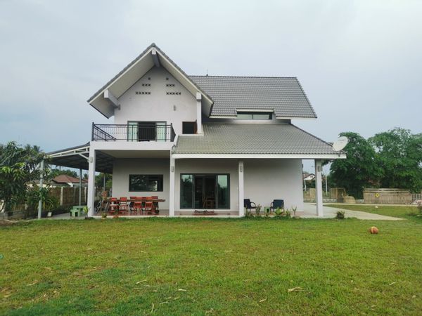 La maison dans les rizières aux portes de Vientiane