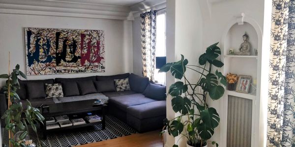 Appartement de charme au pied des Champs Elysées PARIS avec balcon