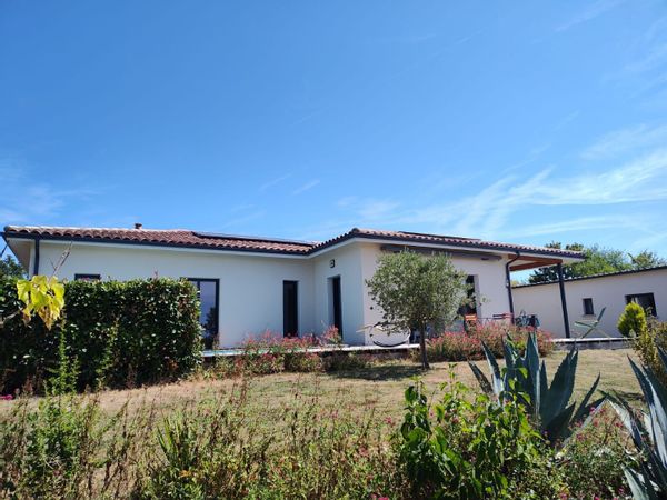 Villa contemporaine à la campagne