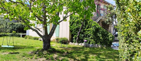 Maison avec grand jardin 6 couchages proche du village.