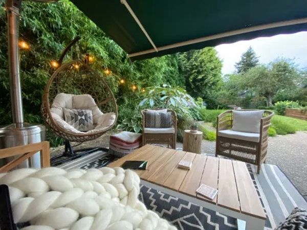 *AVAILABLE FOR GP IN JULY* Bright home with large cottage garden in the heart of SE Portland