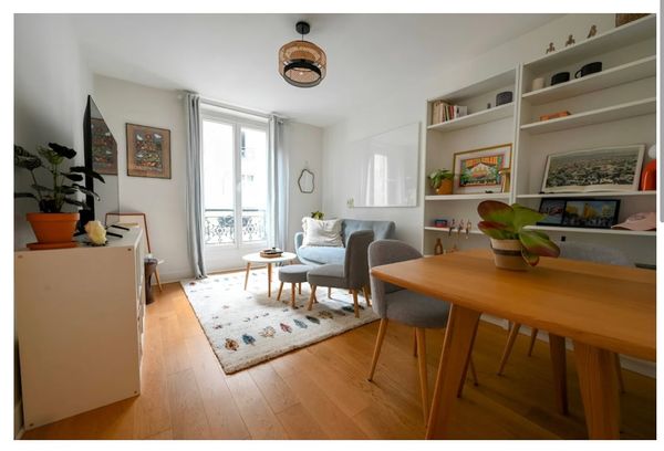 Cosy and charming Parisian Appartment at the Canal Saint Martin, 10’ walk from the Marais