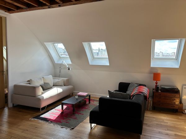 1 bedroom apartment in the heart of Paris.