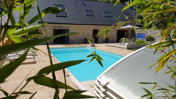La maison de Mary/Hubert...Villa de charme ( piscine couverte et chauffée d'avril à octobre, et Spa en fonction d'octobre à mars, sauna toute l'année) à quelques mètres golf de 18 + 9 trous, près Carnac, La Trinité-sur-Mer , Golfe du Morbihan, Erdeven, Quiberon, Belle île en Mer, Ria d'Etel, cité Médiévale d'Auray. Côte Sud Bretagne.