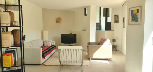 Casa Myma Une grande maison typique de l’architecture catalane 1930 lumineuse et idéalement située