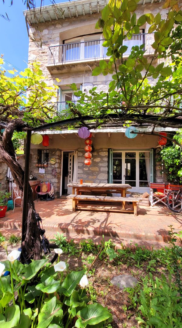 Maison jardin et montagne
