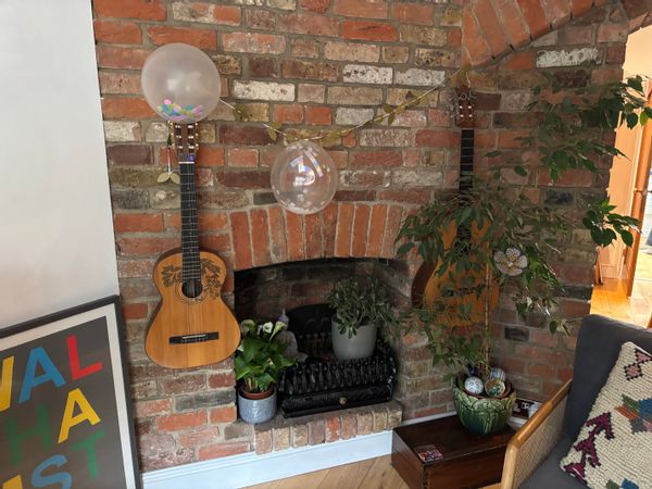 Rachel's house is in a beautiful part of Epping Forest ( literally 2 mins walk into the forest )  It is 5 mins walk to shops , restaurants & cafes & 25 mins by underground into Central London . A fabulous base to stay whilst visiting the sights of London but wanting peace & quiet when you return .