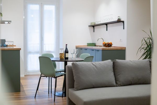 Davide's house LIA offers three stylish one-bedroom apartments in the Foce district of Genoa, just a short walk from the sea and the historic city center.