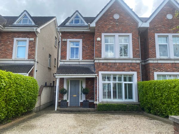 Spacious 5 bed family home in leafy South Dublin between the mountains and the sea