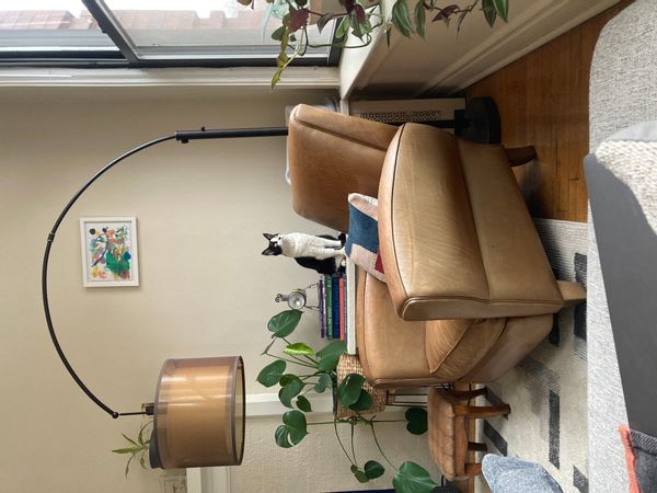 2-bedroom top floor apartment in historic Hyde Park, Chicago