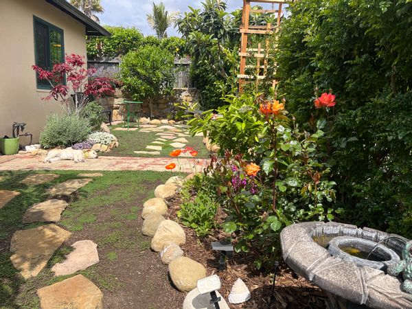 Inviting Garden Cottage