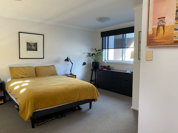 Funky 1 bedroom apartment in converted factory situated in the heart of Sydney.
