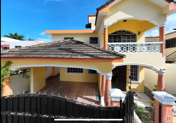 Confort tropical, 5 chambres, air Clim- possibilité de repas,près de tout!