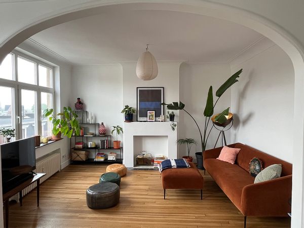 Charming apartment in the heart of a lively area, close to the city center.