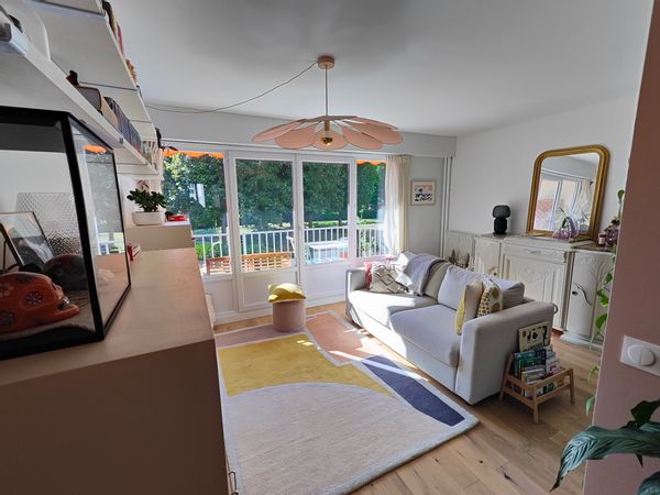 La maison de Emeline, Pablo et Salomé : cocon coloré aux portes de Paris