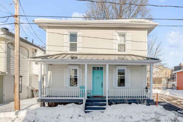 Family-Friendly home with pool near Quebec city