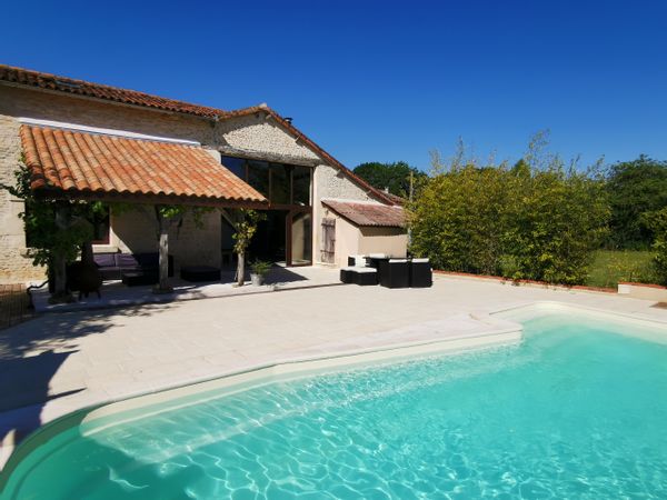 Six bedroom house with a pool in quiet rural France